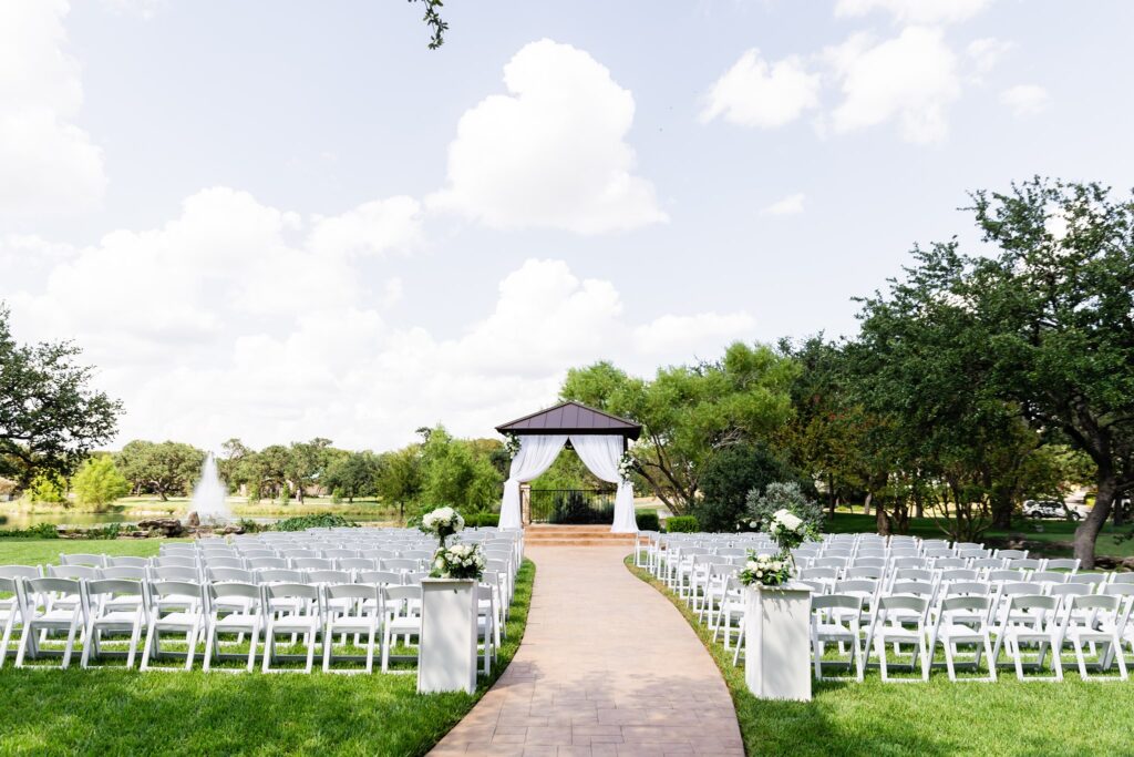 What is a Wedding Selfie Battle? San Antonio wedding venue outdoor ceremony